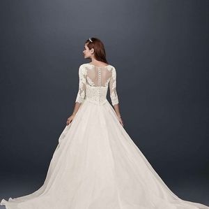 Beautiful Oleg Cassini Wedding GownBrand New Never Worn.